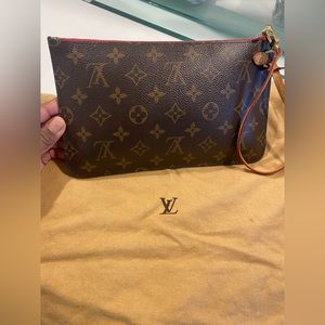 Louis Vuitton Neverfull clutch